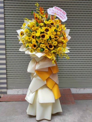 Bac Tan Uyen Congratulation Flower Shelf 06