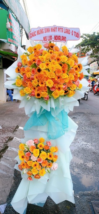 Tan Uyen Congratulation Flower Shelf 02